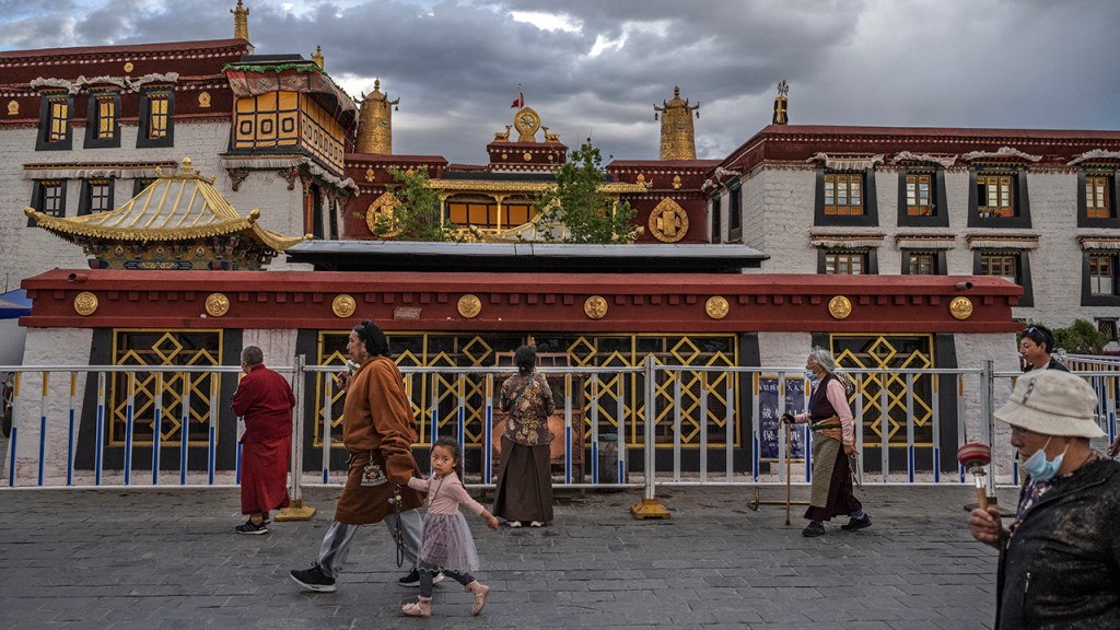 China Offers Journalists Rare Visit to Tibet