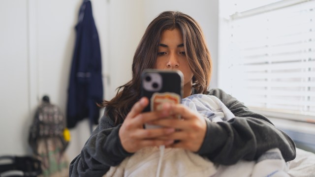 An image of a teen girl using a smartphone (Laura Olivas/Getty Images)